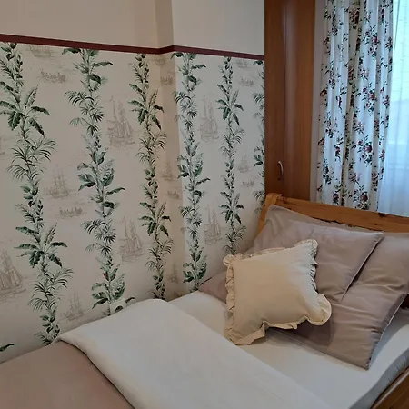 Orient Apartmanhaz 3* Еґер