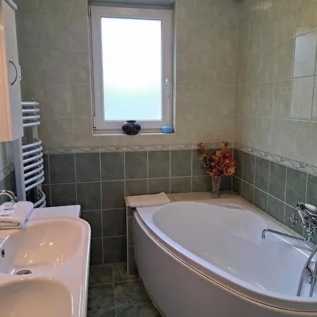 Orient Apartmanhaz 3* Еґер