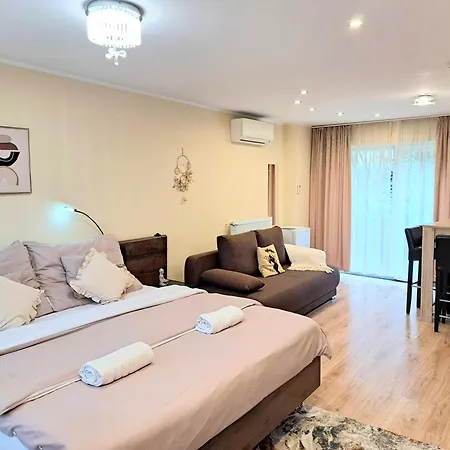 Orient Apartmanhaz Еґер
