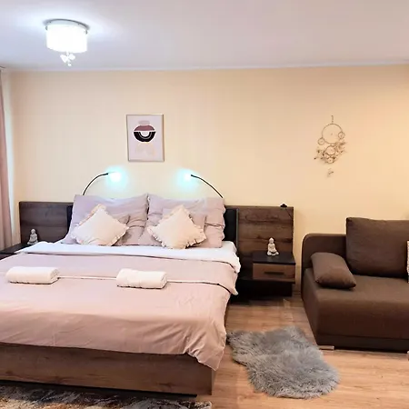 Orient Apartmanhaz 3* Еґер