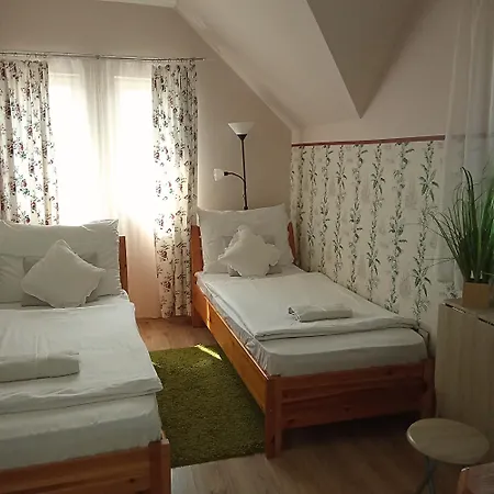 Orient Apartmanhaz Апарт-готель Еґер