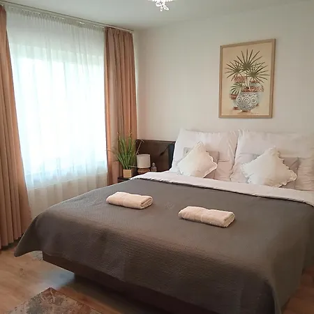 Orient Apartmanhaz アパートホテル 3*