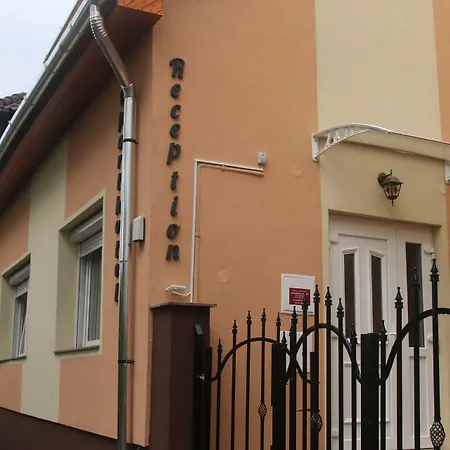 アパートホテル Orient Apartmanhaz エゲル