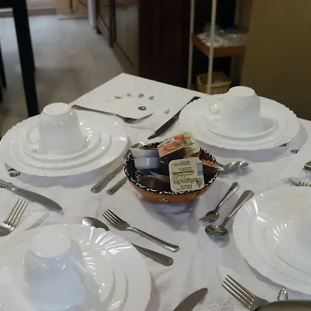 Orient Apartmanhaz アパートホテル エゲル