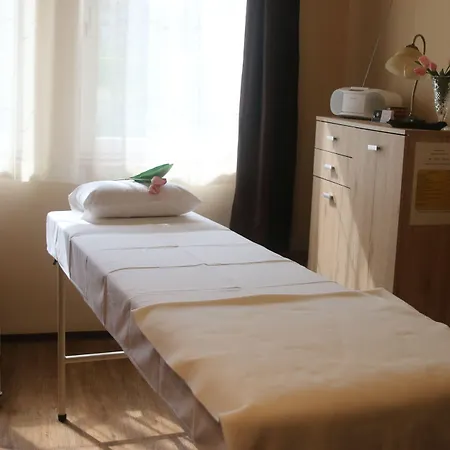 Orient Apartmanhaz 3* エゲル